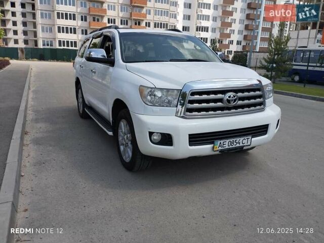 Білий Тойота Секвойя, об'ємом двигуна 5.7 л та пробігом 250 тис. км за 22500 $, фото 10 на Automoto.ua