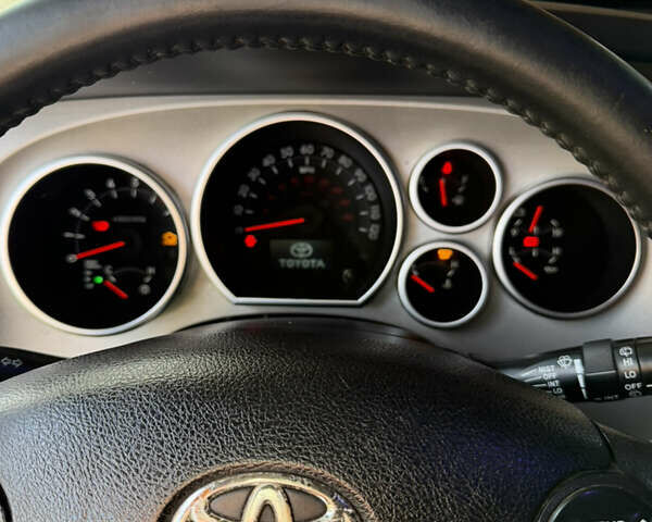 Білий Тойота Секвойя, об'ємом двигуна 5.7 л та пробігом 257 тис. км за 21999 $, фото 18 на Automoto.ua