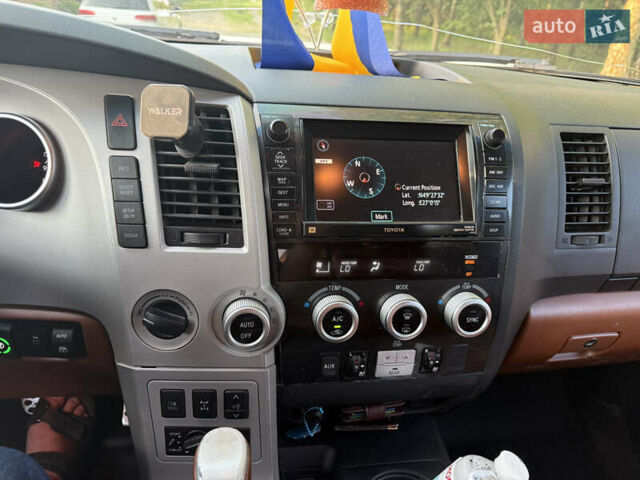 Белый Тойота Секвойя, объемом двигателя 5.7 л и пробегом 313 тыс. км за 17500 $, фото 15 на Automoto.ua