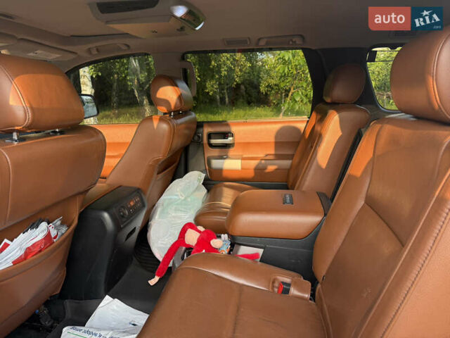 Белый Тойота Секвойя, объемом двигателя 5.7 л и пробегом 313 тыс. км за 17500 $, фото 11 на Automoto.ua