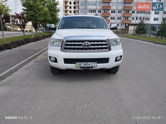 Белый Тойота Секвойя, объемом двигателя 5.7 л и пробегом 250 тыс. км за 22500 $, фото 11 на Automoto.ua