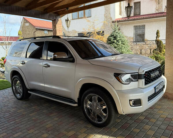 Білий Тойота Секвойя, об'ємом двигуна 5.7 л та пробігом 257 тис. км за 21999 $, фото 1 на Automoto.ua