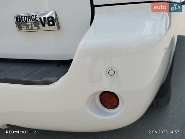 Белый Тойота Секвойя, объемом двигателя 5.7 л и пробегом 250 тыс. км за 24500 $, фото 47 на Automoto.ua