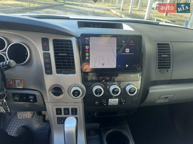 Белый Тойота Секвойя, объемом двигателя 5.7 л и пробегом 200 тыс. км за 21000 $, фото 15 на Automoto.ua