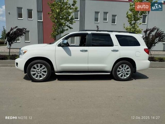 Белый Тойота Секвойя, объемом двигателя 5.7 л и пробегом 250 тыс. км за 24500 $, фото 2 на Automoto.ua