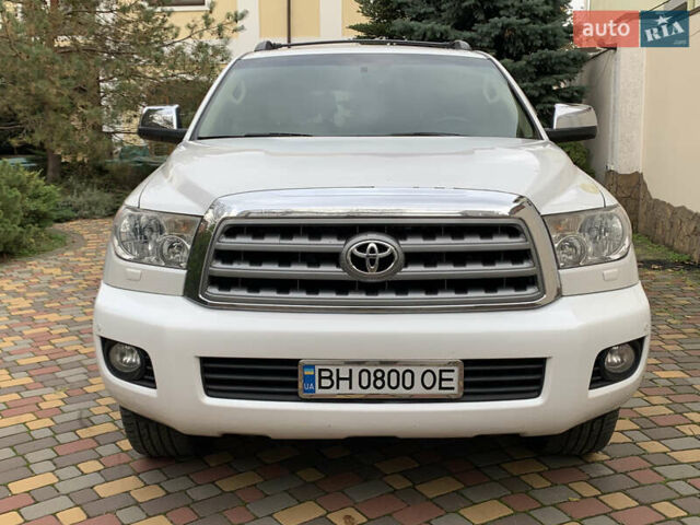 Тойота Секвойя 2008 в Николаеве на Automoto.ua Белый Тойота Секвойя, объемом двигателя 5.7 л и пробегом 240 тыс. км за 22999 $, фото 4 на Automoto.ua