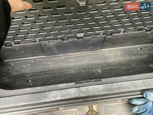 Белый Тойота Секвойя, объемом двигателя 5.7 л и пробегом 338 тыс. км за 21000 $, фото 11 на Automoto.ua