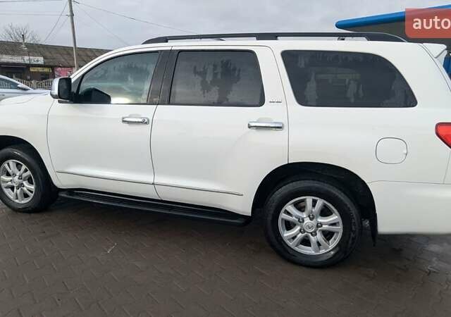 Белый Тойота Секвойя, объемом двигателя 4.66 л и пробегом 183 тыс. км за 25500 $, фото 5 на Automoto.ua
