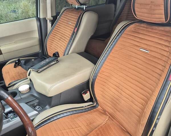 Білий Тойота Секвойя, об'ємом двигуна 5.7 л та пробігом 295 тис. км за 26500 $, фото 19 на Automoto.ua