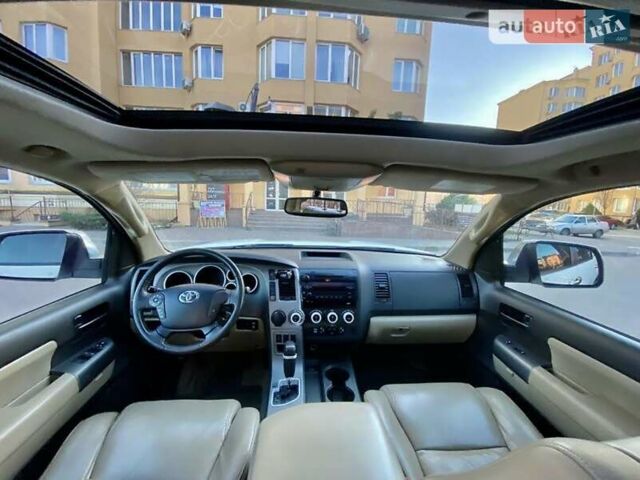 Белый Тойота Секвойя, объемом двигателя 4.66 л и пробегом 183 тыс. км за 25500 $, фото 10 на Automoto.ua