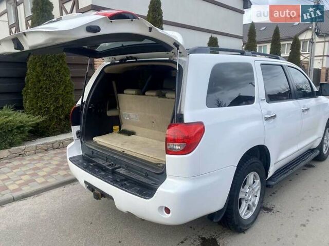 Белый Тойота Секвойя, объемом двигателя 4.66 л и пробегом 183 тыс. км за 25500 $, фото 8 на Automoto.ua