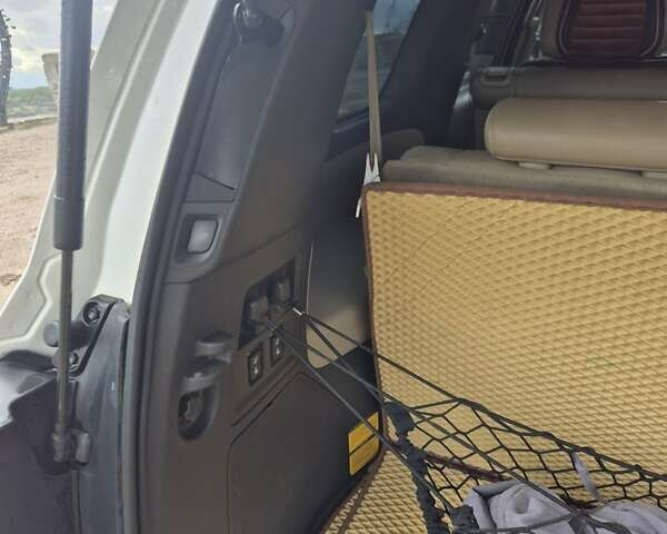 Білий Тойота Секвойя, об'ємом двигуна 5.7 л та пробігом 295 тис. км за 26500 $, фото 21 на Automoto.ua