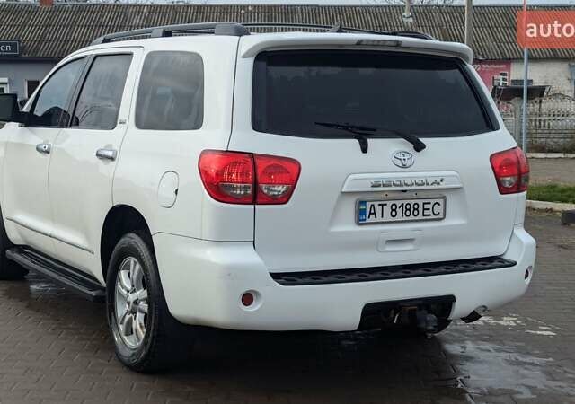 Белый Тойота Секвойя, объемом двигателя 4.66 л и пробегом 183 тыс. км за 25500 $, фото 6 на Automoto.ua