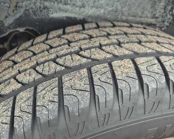 Білий Тойота Секвойя, об'ємом двигуна 5.7 л та пробігом 295 тис. км за 26500 $, фото 27 на Automoto.ua