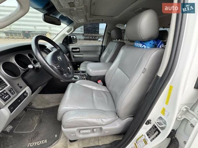 Тойота Секвойя 2011 в Житомире на Automoto.ua Белый Тойота Секвойя, объемом двигателя 5.7 л и пробегом 278 тыс. км за 22000 $, фото 5 на Automoto.ua