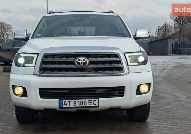 Белый Тойота Секвойя, объемом двигателя 4.66 л и пробегом 183 тыс. км за 25500 $, фото 2 на Automoto.ua