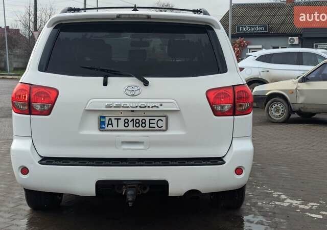 Белый Тойота Секвойя, объемом двигателя 4.66 л и пробегом 183 тыс. км за 25500 $, фото 7 на Automoto.ua