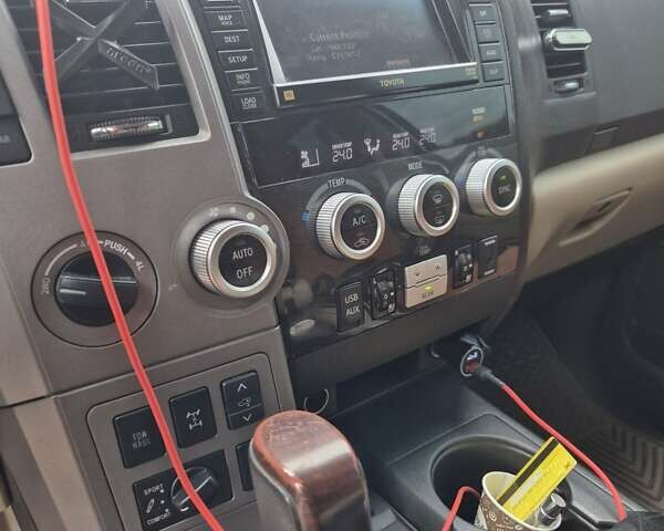 Білий Тойота Секвойя, об'ємом двигуна 5.7 л та пробігом 295 тис. км за 26500 $, фото 17 на Automoto.ua