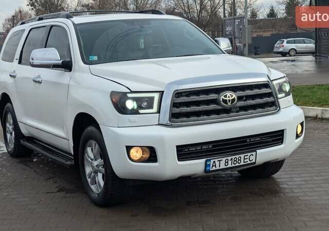 Белый Тойота Секвойя, объемом двигателя 4.66 л и пробегом 183 тыс. км за 25500 $, фото 3 на Automoto.ua