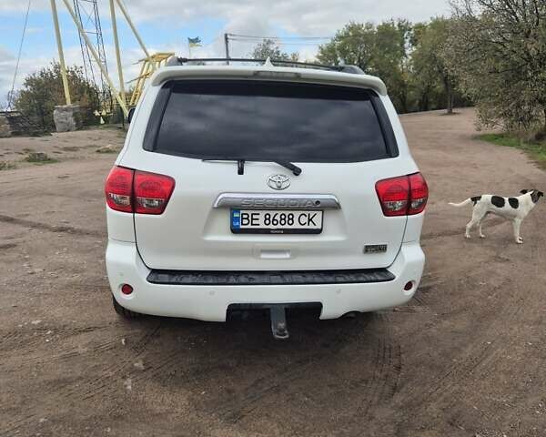 Білий Тойота Секвойя, об'ємом двигуна 5.7 л та пробігом 295 тис. км за 26500 $, фото 5 на Automoto.ua