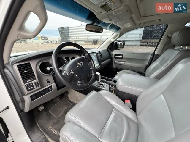 Тойота Секвойя 2011 в Житомире на Automoto.ua Белый Тойота Секвойя, объемом двигателя 5.7 л и пробегом 278 тыс. км за 22000 $, фото 8 на Automoto.ua