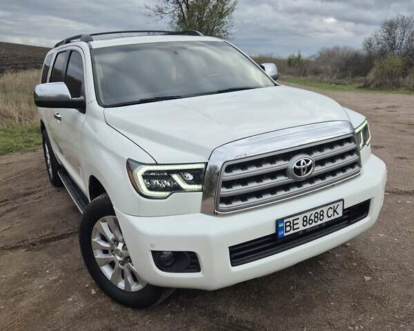 Білий Тойота Секвойя, об'ємом двигуна 5.7 л та пробігом 295 тис. км за 26500 $, фото 4 на Automoto.ua