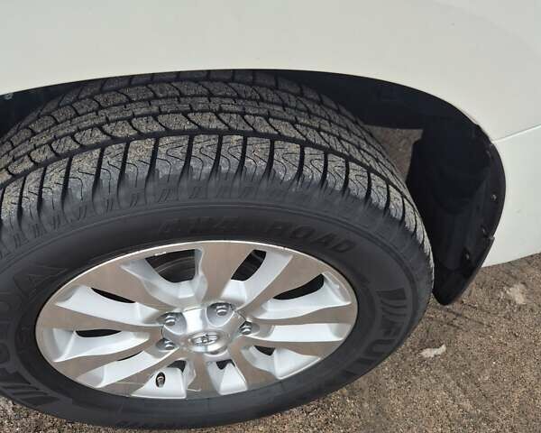 Білий Тойота Секвойя, об'ємом двигуна 5.7 л та пробігом 295 тис. км за 26500 $, фото 20 на Automoto.ua