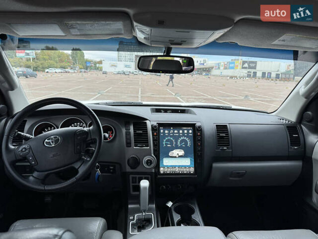 Белый Тойота Секвойя, объемом двигателя 5.7 л и пробегом 278 тыс. км за 20500 $, фото 9 на Automoto.ua