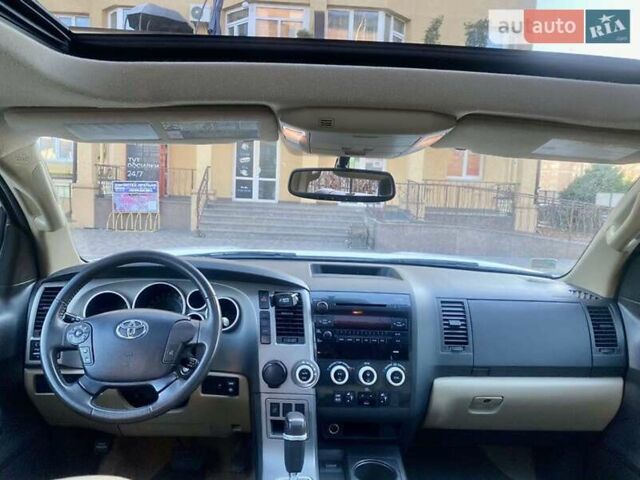Белый Тойота Секвойя, объемом двигателя 4.66 л и пробегом 183 тыс. км за 25500 $, фото 13 на Automoto.ua