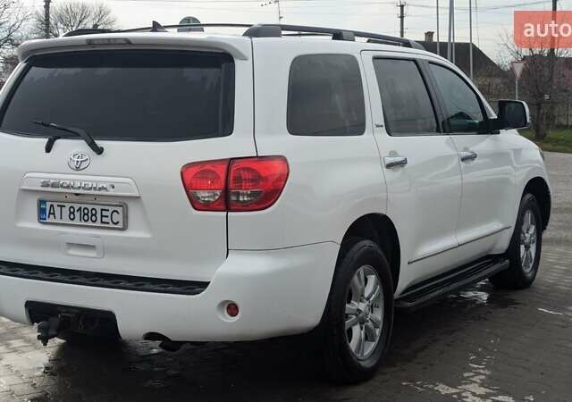 Белый Тойота Секвойя, объемом двигателя 4.66 л и пробегом 183 тыс. км за 25500 $, фото 4 на Automoto.ua
