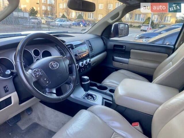 Белый Тойота Секвойя, объемом двигателя 4.66 л и пробегом 183 тыс. км за 25500 $, фото 11 на Automoto.ua