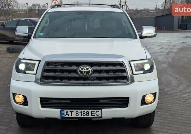 Белый Тойота Секвойя, объемом двигателя 4.66 л и пробегом 183 тыс. км за 25500 $, фото 1 на Automoto.ua