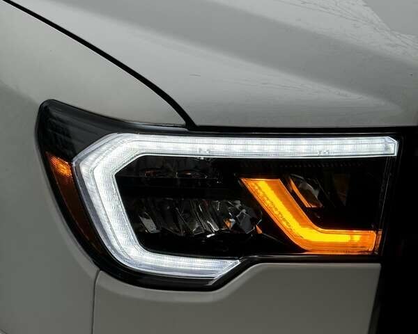 Белый Тойота Секвойя, объемом двигателя 5.7 л и пробегом 268 тыс. км за 26999 $, фото 24 на Automoto.ua