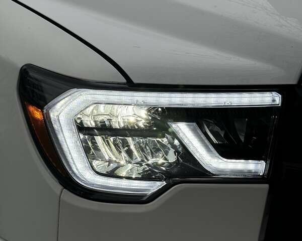 Белый Тойота Секвойя, объемом двигателя 5.7 л и пробегом 268 тыс. км за 26999 $, фото 28 на Automoto.ua