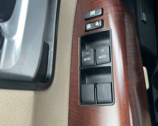 Білий Тойота Секвойя, об'ємом двигуна 5.66 л та пробігом 110 тис. км за 34000 $, фото 15 на Automoto.ua