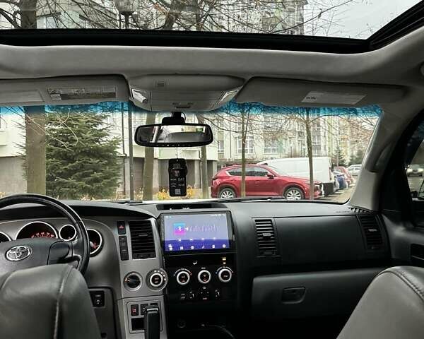 Белый Тойота Секвойя, объемом двигателя 5.7 л и пробегом 268 тыс. км за 26999 $, фото 8 на Automoto.ua