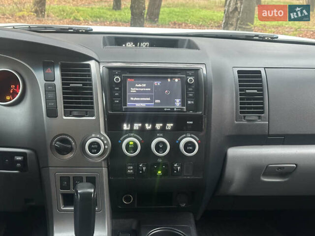 Белый Тойота Секвойя, объемом двигателя 5.7 л и пробегом 213 тыс. км за 25500 $, фото 30 на Automoto.ua