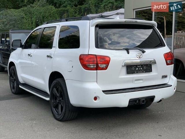 Білий Тойота Секвойя, об'ємом двигуна 5.7 л та пробігом 308 тис. км за 34000 $, фото 1 на Automoto.ua