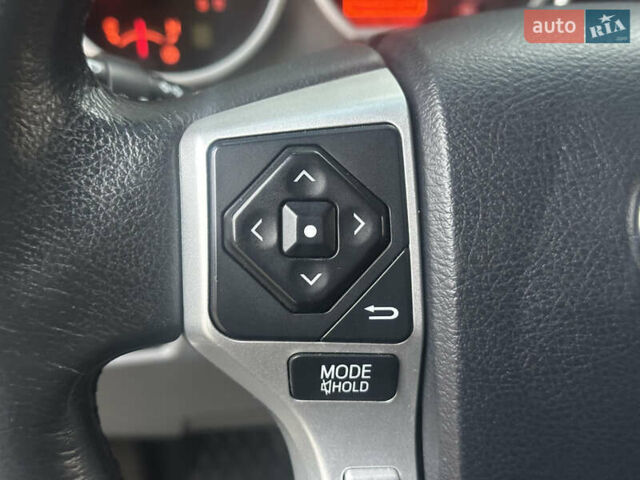 Белый Тойота Секвойя, объемом двигателя 5.7 л и пробегом 213 тыс. км за 25500 $, фото 32 на Automoto.ua