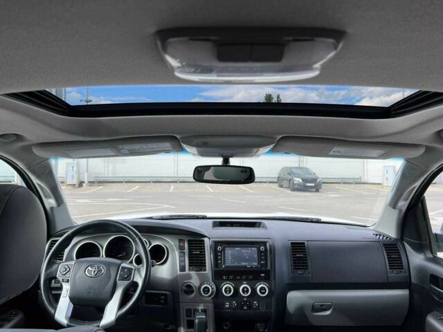 Білий Тойота Секвойя, об'ємом двигуна 5.7 л та пробігом 215 тис. км за 23500 $, фото 19 на Automoto.ua