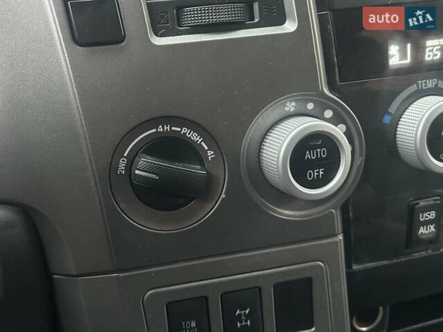 Белый Тойота Секвойя, объемом двигателя 5.7 л и пробегом 213 тыс. км за 25500 $, фото 36 на Automoto.ua