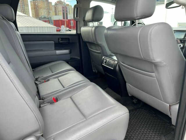 Білий Тойота Секвойя, об'ємом двигуна 5.7 л та пробігом 215 тис. км за 23500 $, фото 14 на Automoto.ua