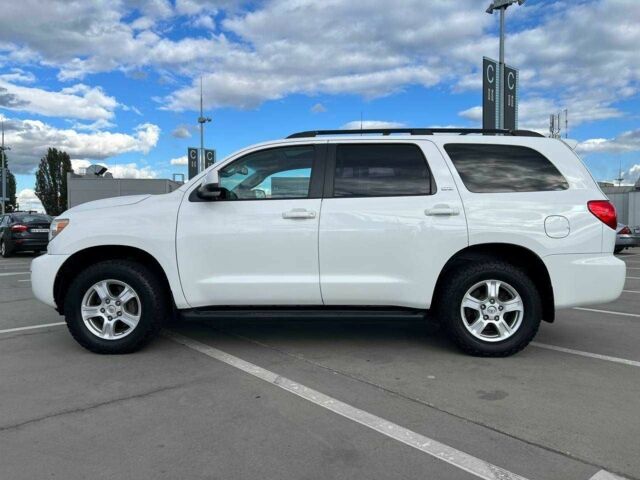 Білий Тойота Секвойя, об'ємом двигуна 5.7 л та пробігом 215 тис. км за 23500 $, фото 1 на Automoto.ua