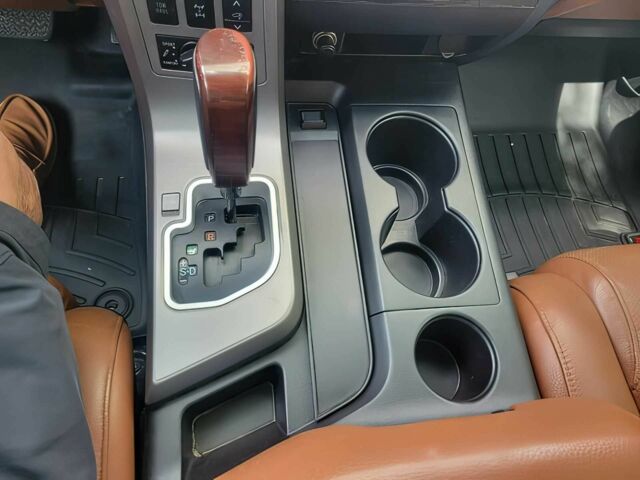 Тойота Секвойя 2014 в Кропивницком (Кировограде) на Automoto.ua Белый Тойота Секвойя, объемом двигателя 5.7 л и пробегом 86 тыс. км за 20000 $, фото 10 на Automoto.ua