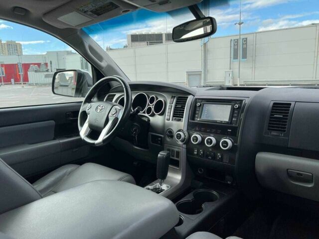 Білий Тойота Секвойя, об'ємом двигуна 5.7 л та пробігом 215 тис. км за 23500 $, фото 6 на Automoto.ua