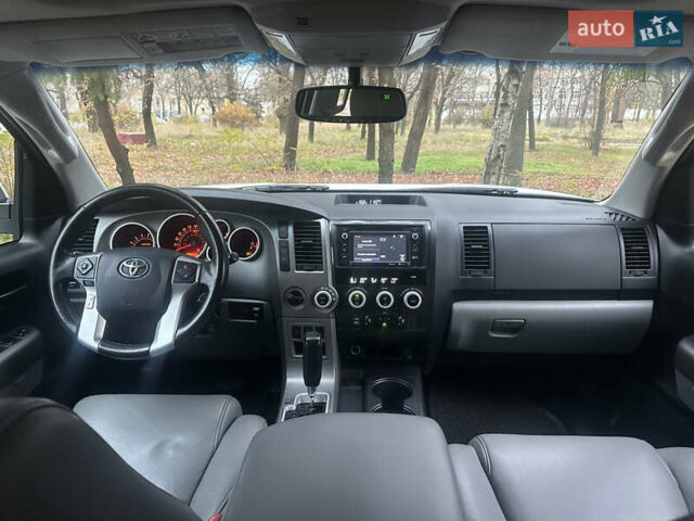 Белый Тойота Секвойя, объемом двигателя 5.7 л и пробегом 213 тыс. км за 25500 $, фото 28 на Automoto.ua