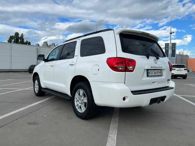 Білий Тойота Секвойя, об'ємом двигуна 5.7 л та пробігом 215 тис. км за 23500 $, фото 4 на Automoto.ua