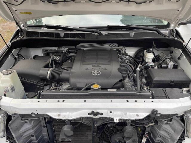 Білий Тойота Секвойя, об'ємом двигуна 5.7 л та пробігом 215 тис. км за 23500 $, фото 20 на Automoto.ua