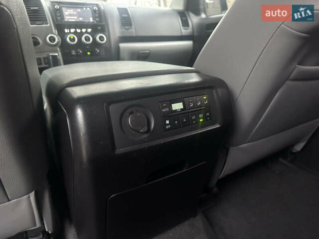 Белый Тойота Секвойя, объемом двигателя 5.7 л и пробегом 213 тыс. км за 25500 $, фото 20 на Automoto.ua