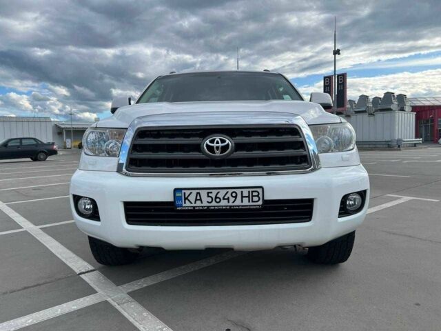 Білий Тойота Секвойя, об'ємом двигуна 5.7 л та пробігом 215 тис. км за 23500 $, фото 2 на Automoto.ua